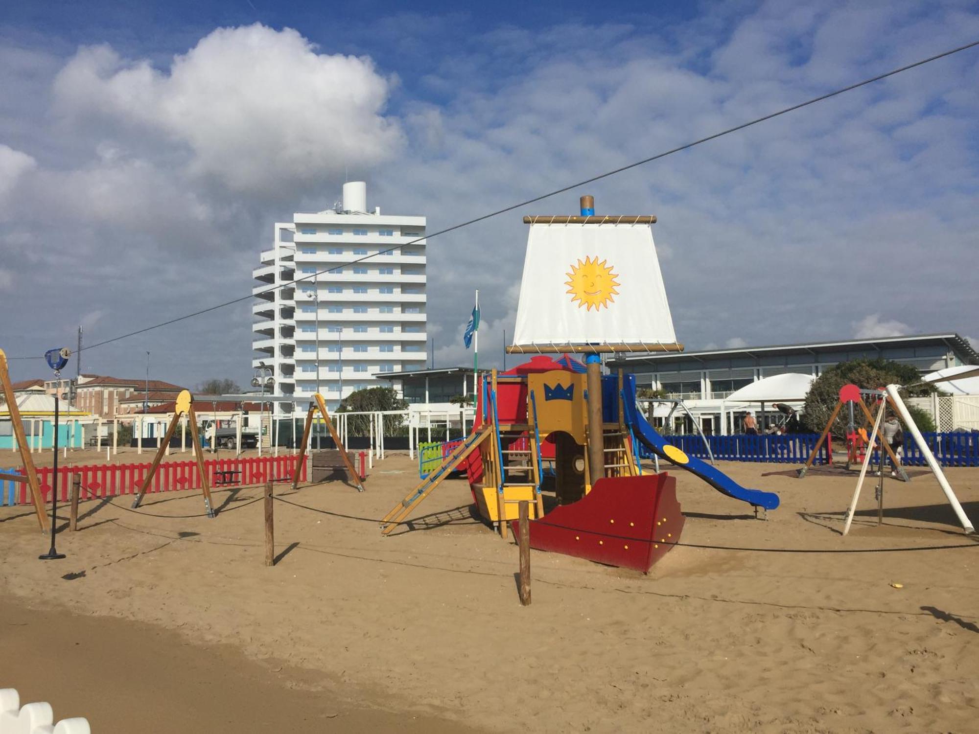 לידו די ג'סולו Beach Palace With Small Swimming Pool, Private Beach, Parking מראה חיצוני תמונה