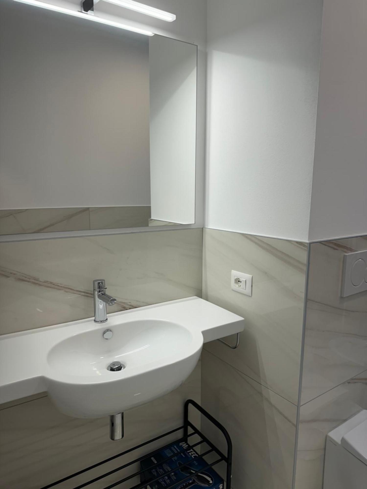 לידו די ג'סולו Beach Palace With Small Swimming Pool, Private Beach, Parking מראה חיצוני תמונה